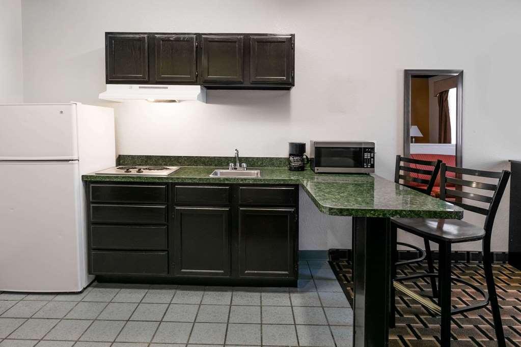 Days & By Wyndham Dfw Airport South-euless Hotel