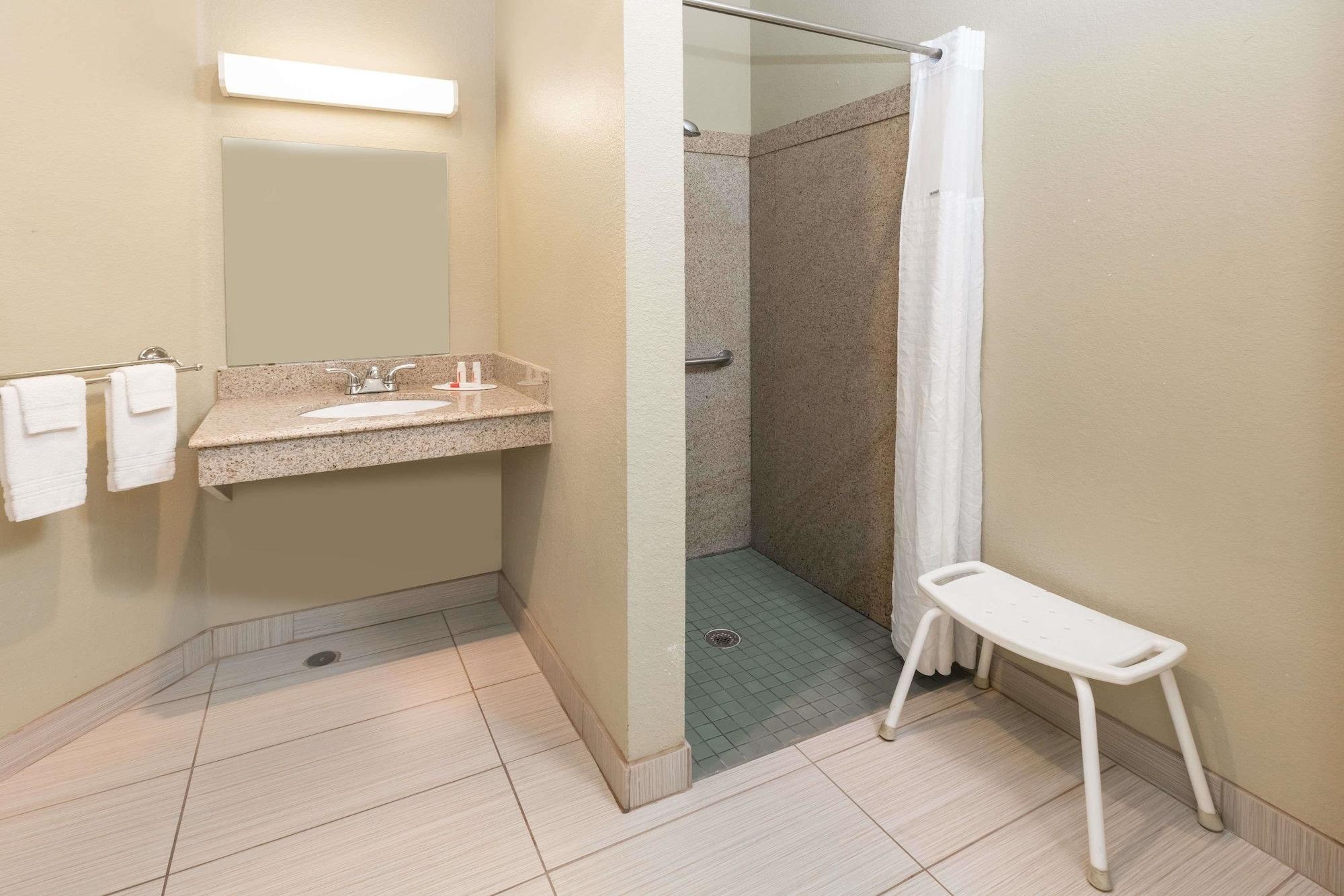 Days & By Wyndham Dfw Airport South-euless Hotel