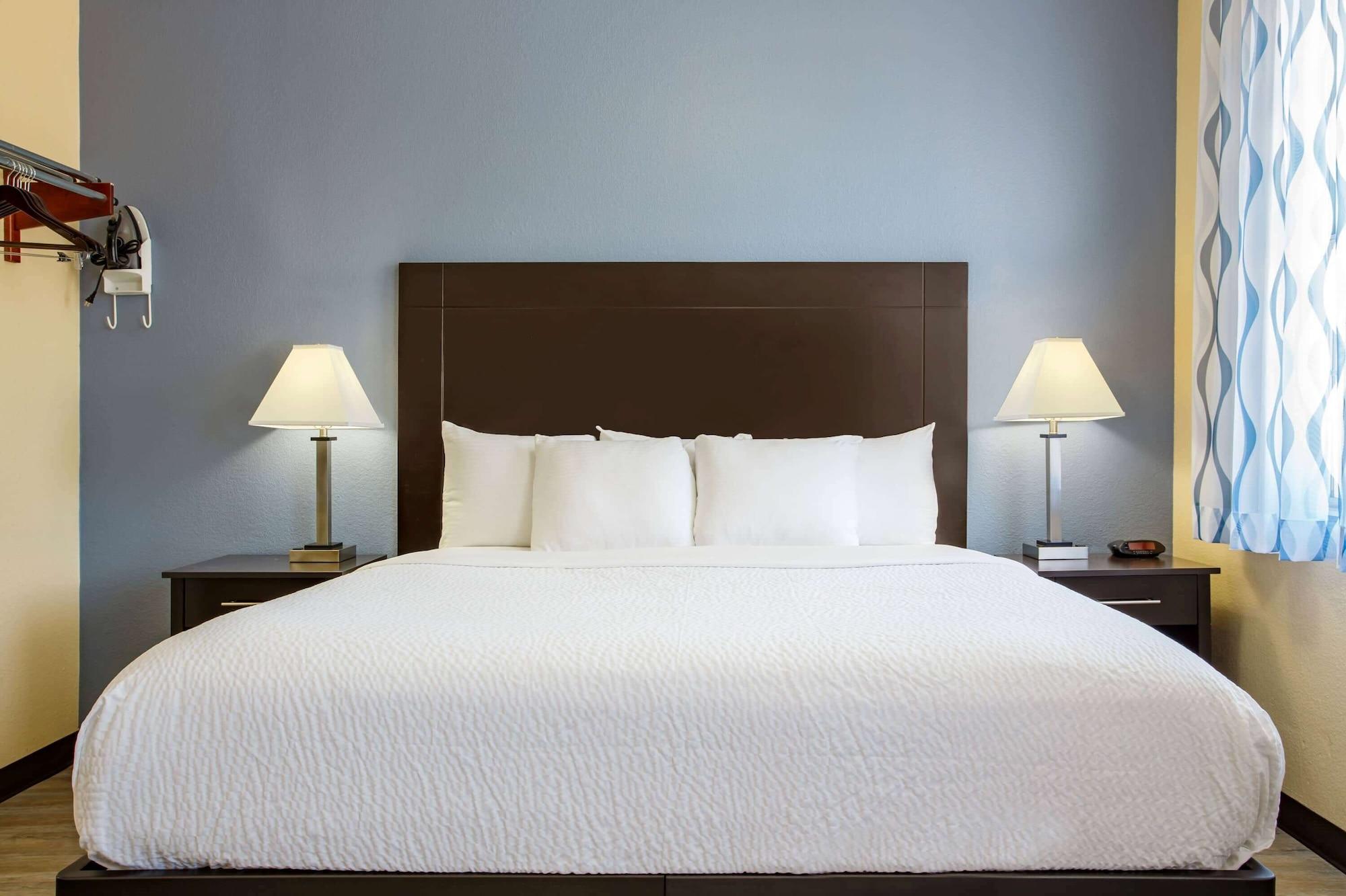 Days & By Wyndham Dfw Airport South-euless Hotel Euless