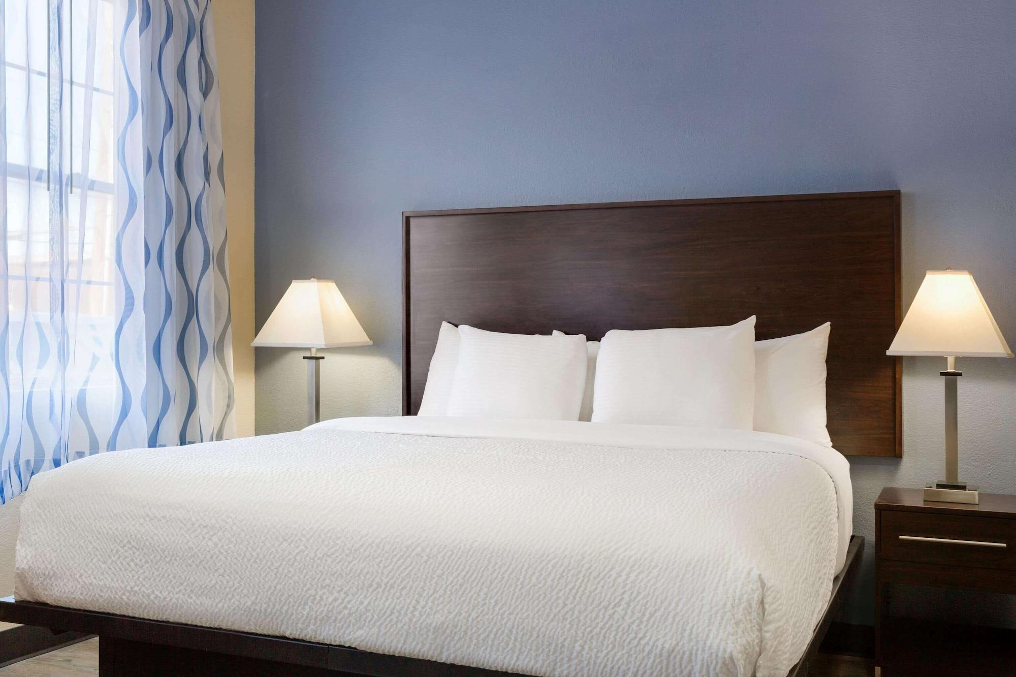 Hotel Days & By Wyndham Dfw Airport South-euless 2*