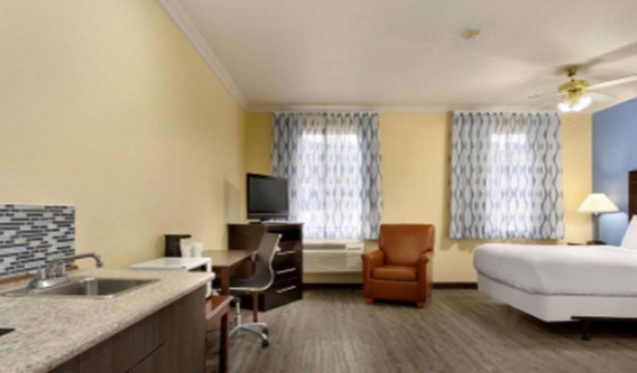 Days & By Wyndham Dfw Airport South-euless Hotel 2*