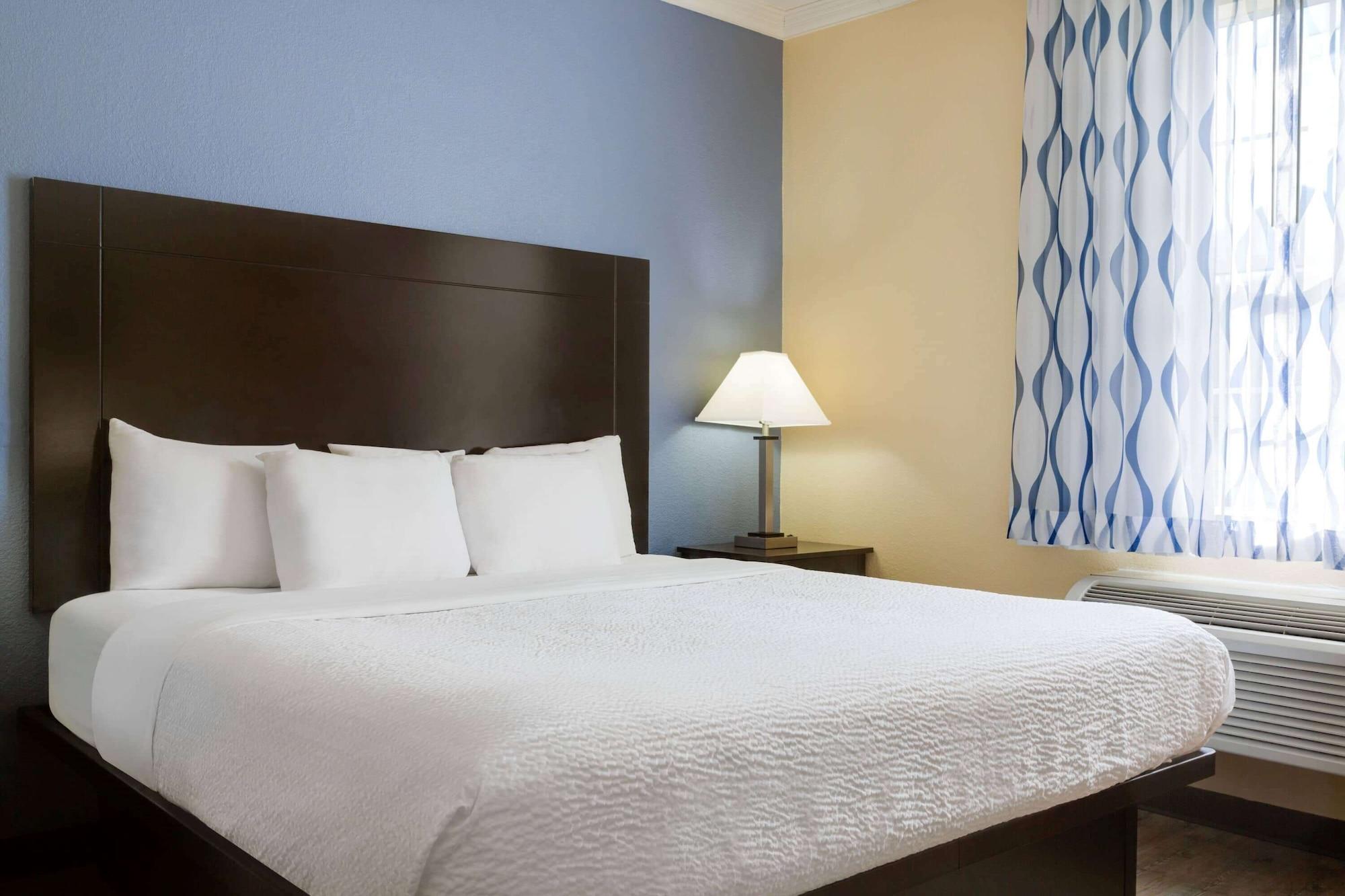 Days & By Wyndham Dfw Airport South-euless Hotel 2*