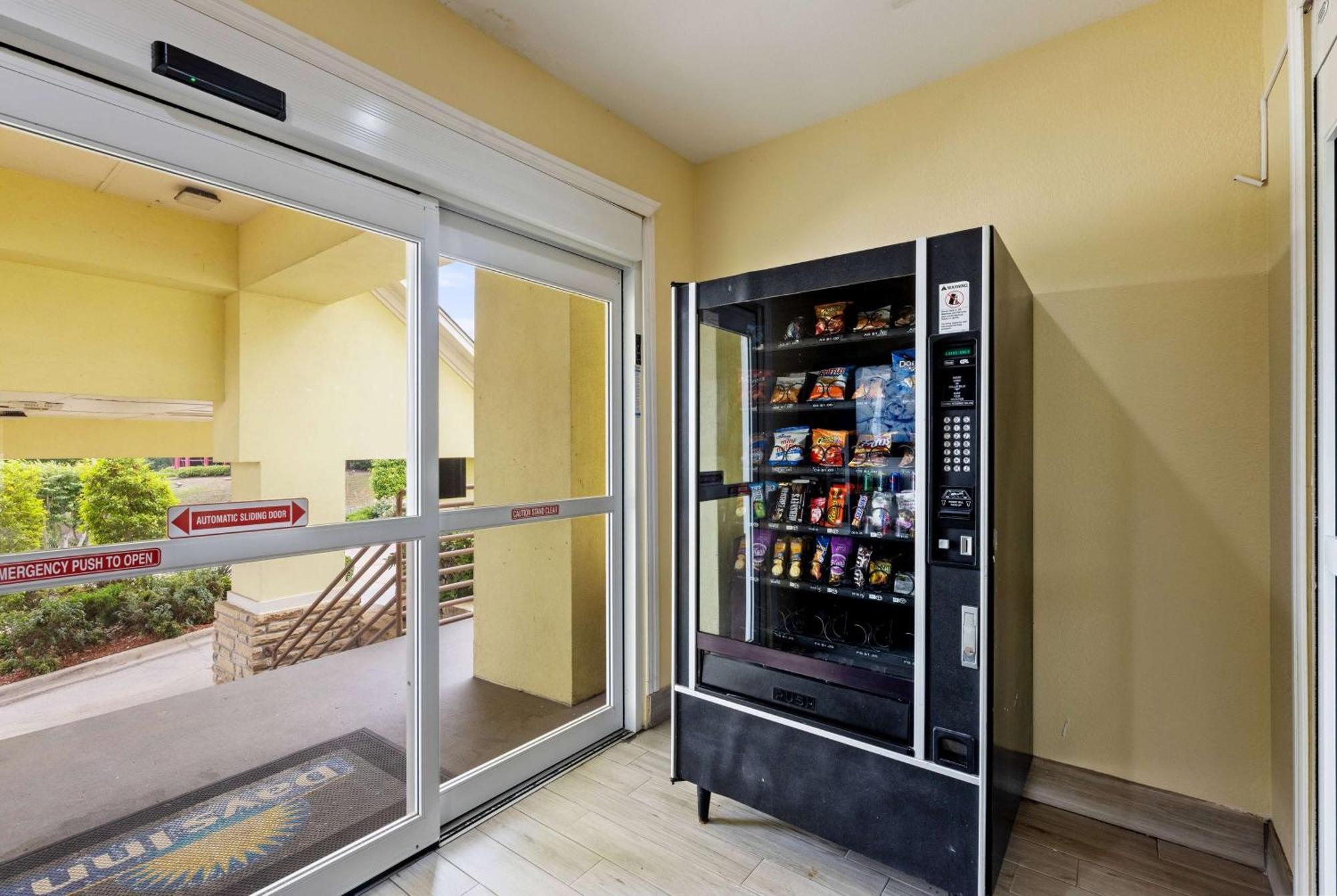 Days & By Wyndham Dfw Airport South-euless 2* Euless