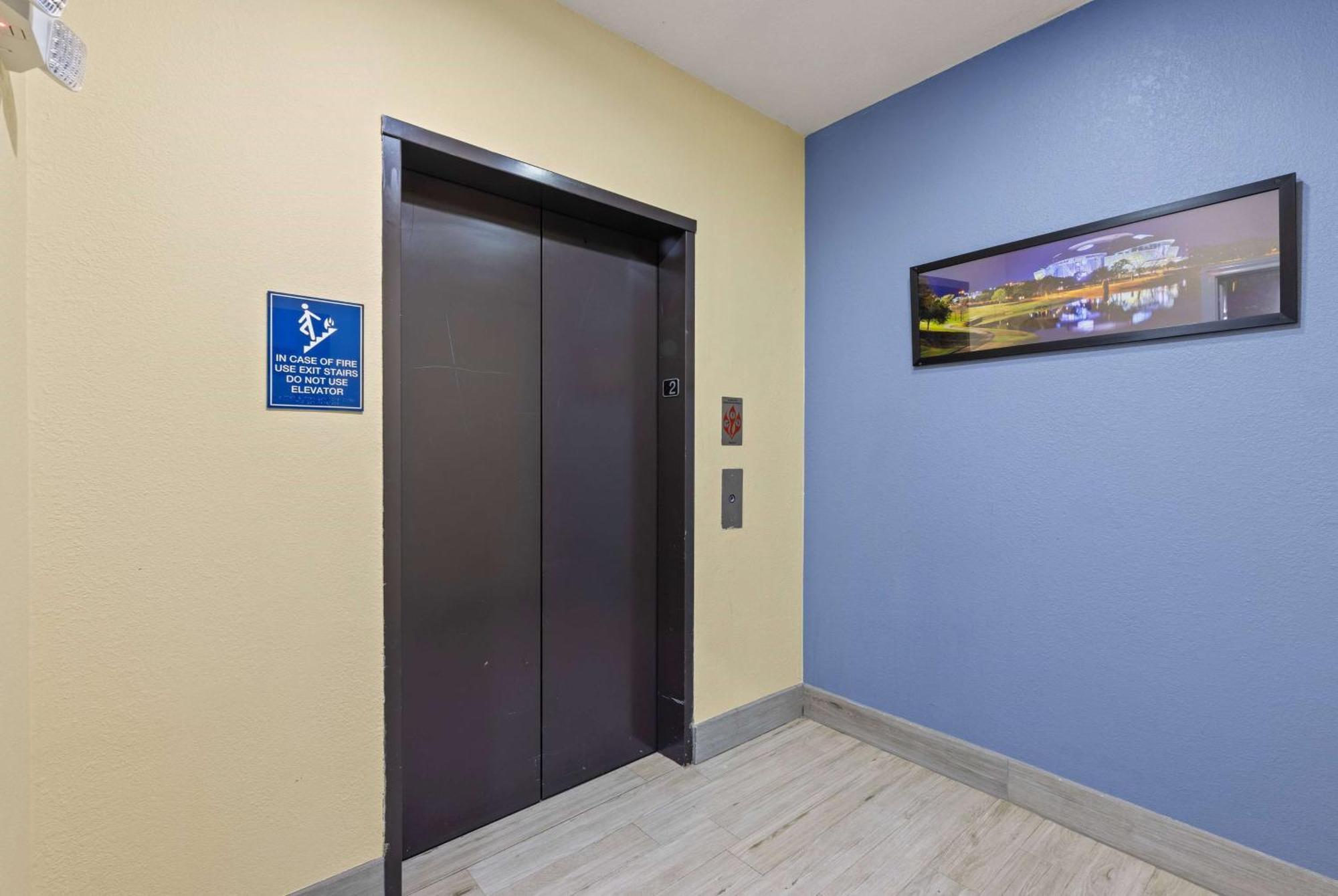 Hotel Days & By Wyndham Dfw Airport South-euless