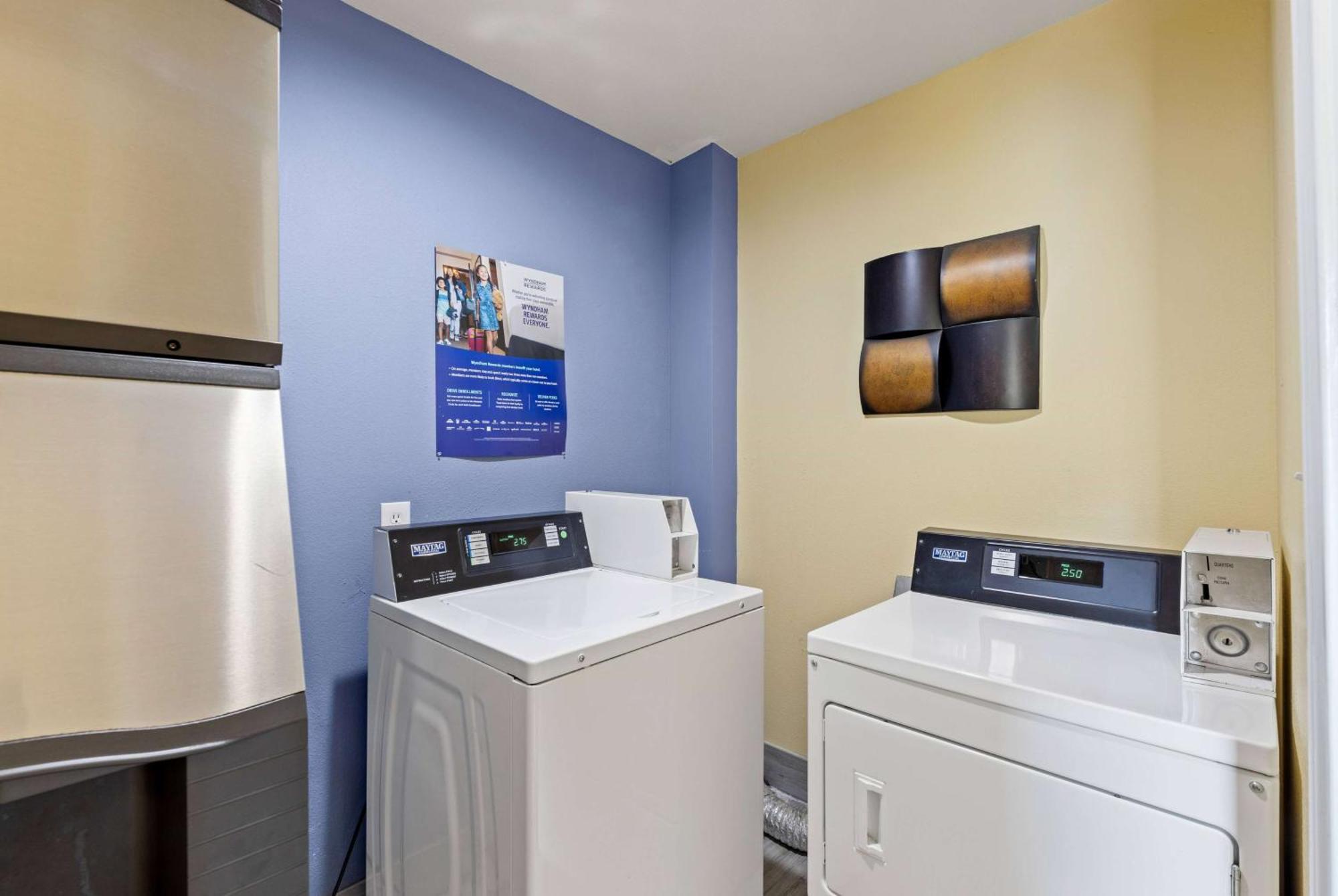 Days & By Wyndham Dfw Airport South-euless Hotel 2*
