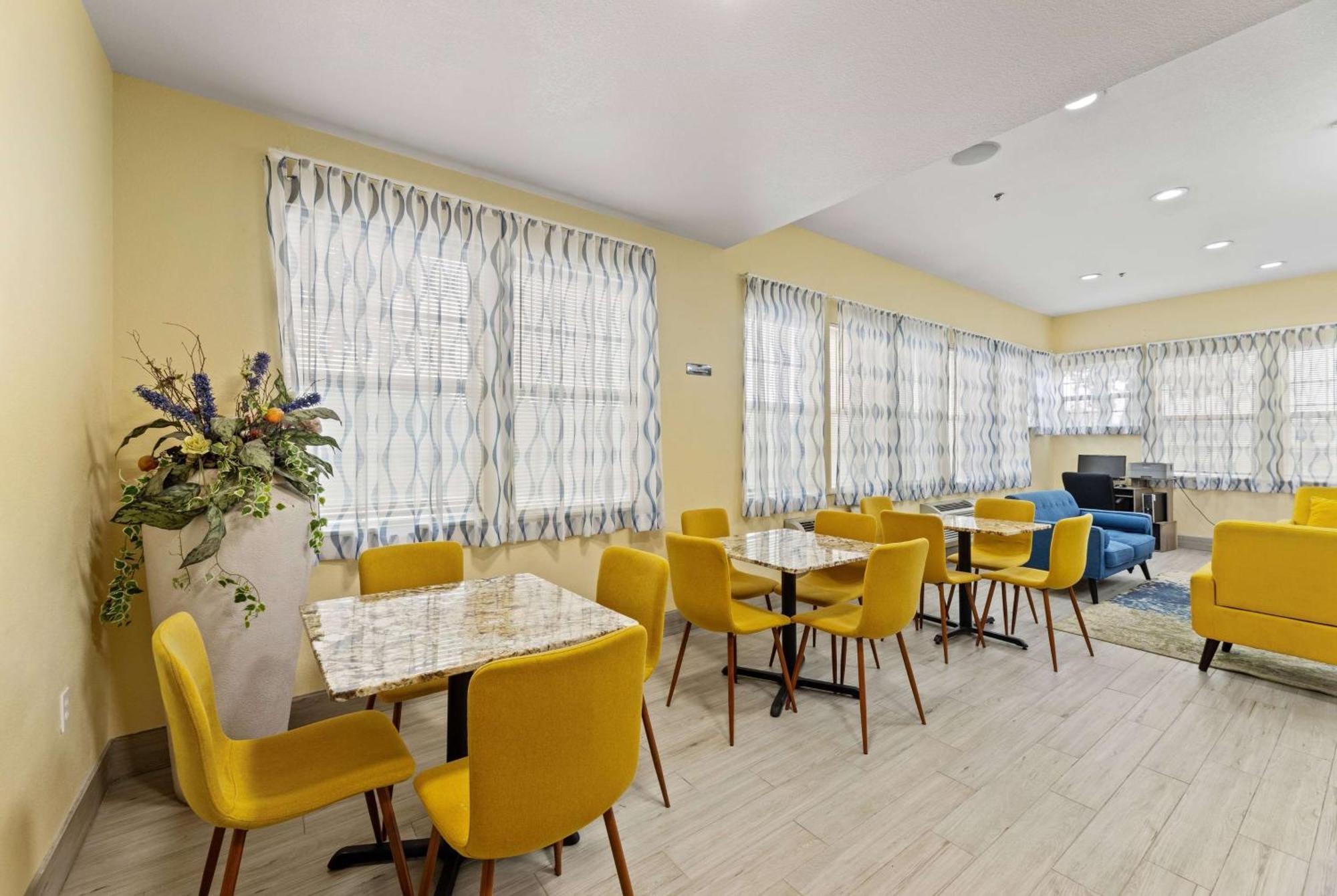 Days & By Wyndham Dfw Airport South-euless 2*
