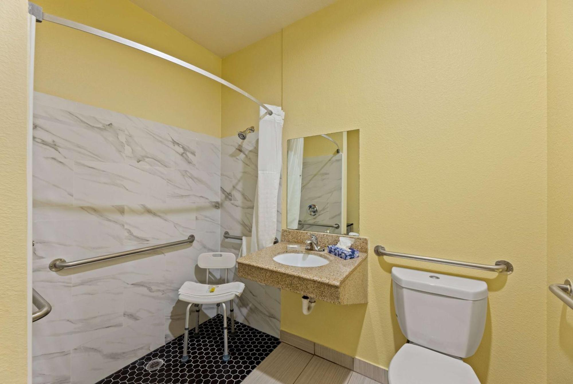 Days & By Wyndham Dfw Airport South-euless Hotel Euless