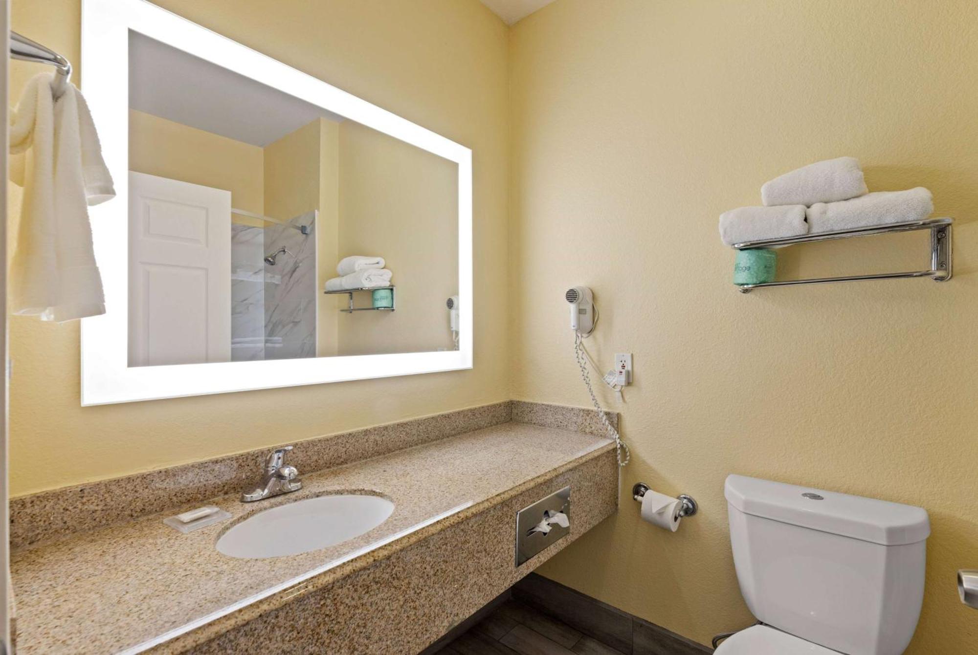 Hotel Days & By Wyndham Dfw Airport South-euless Euless