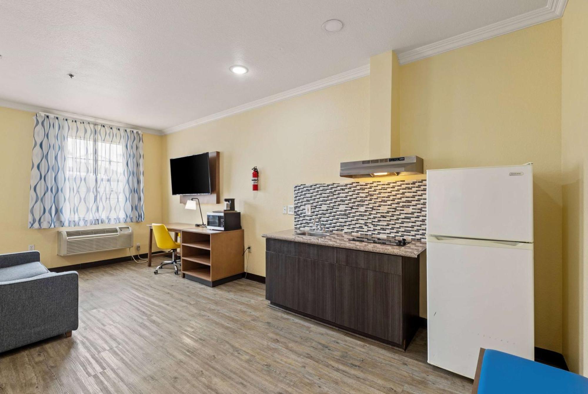 Days & By Wyndham Dfw Airport South-euless