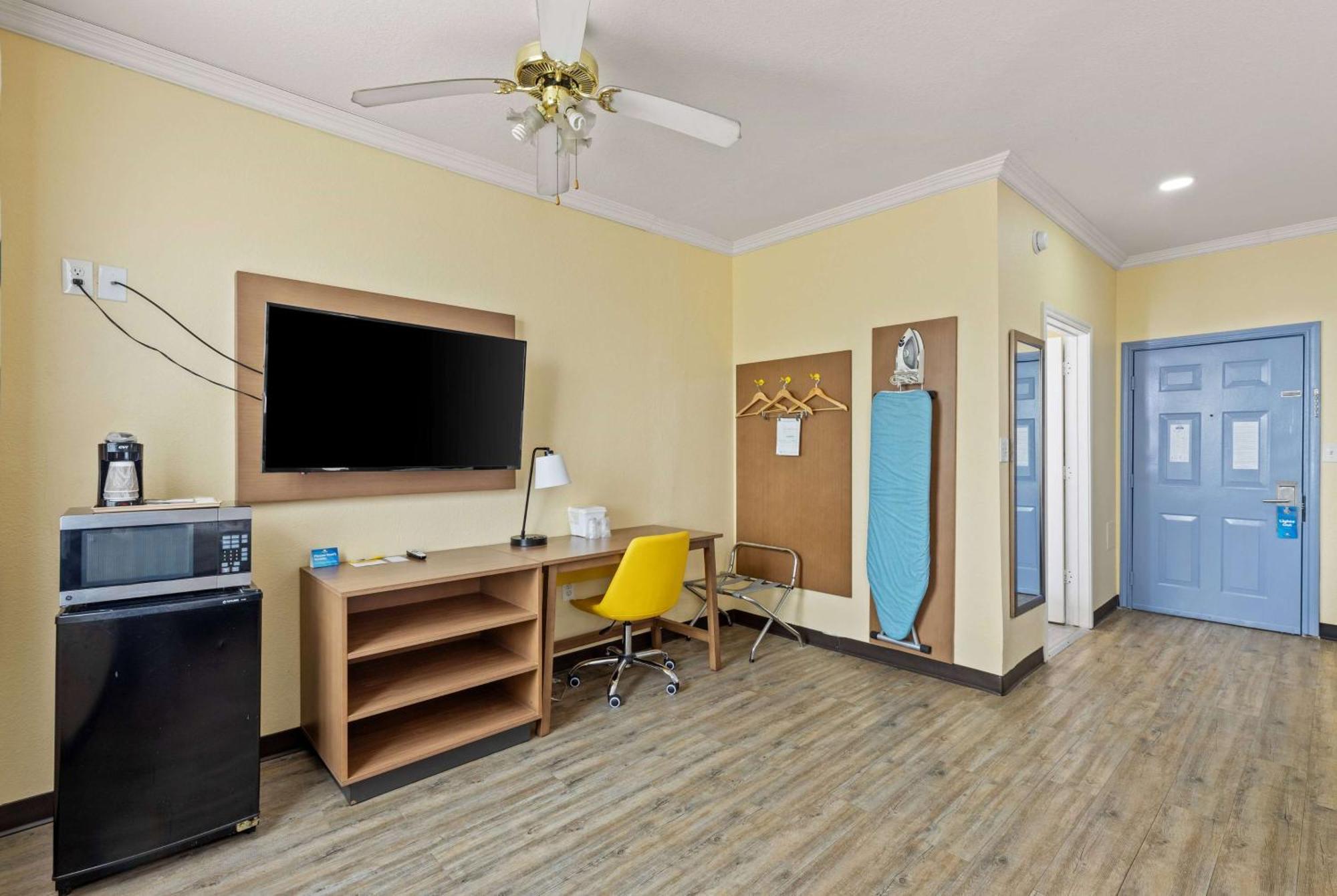Days & By Wyndham Dfw Airport South-euless Hotel 2*