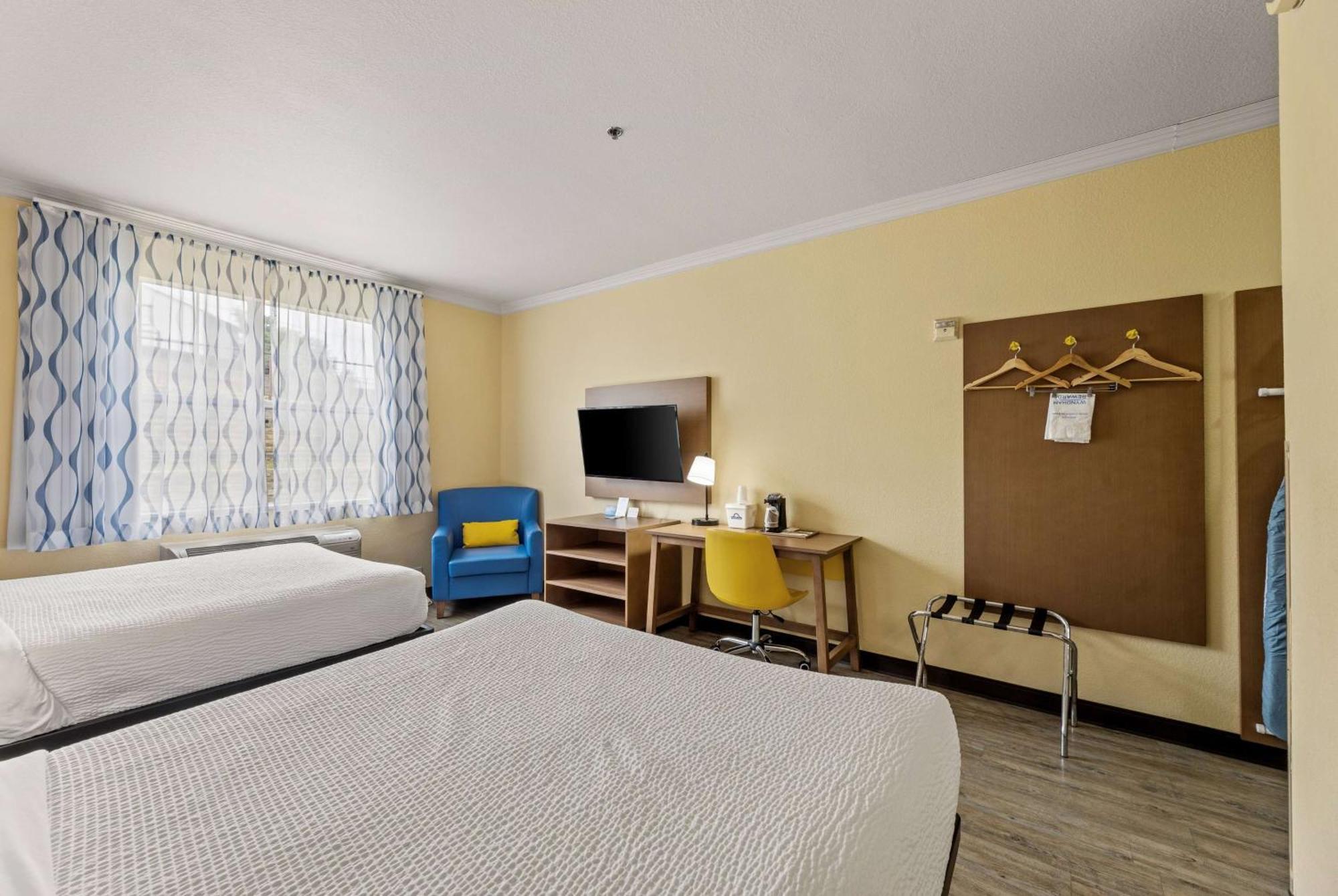 Hotel Days & By Wyndham Dfw Airport South-euless 2*