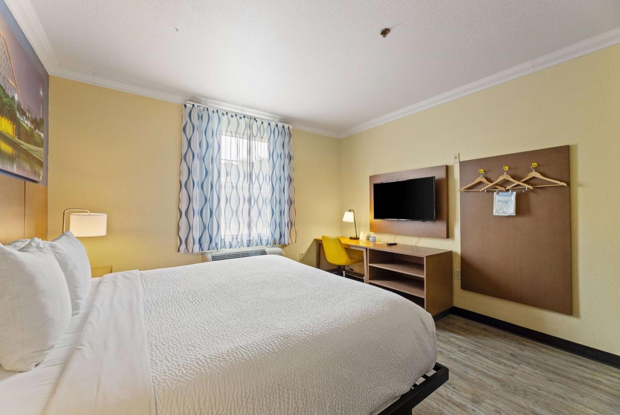 Days & By Wyndham Dfw Airport South-euless 2* Euless