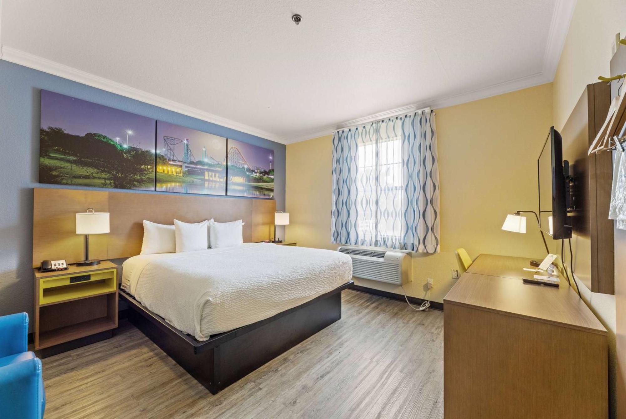 Hotel Days & By Wyndham Dfw Airport South-euless 2*