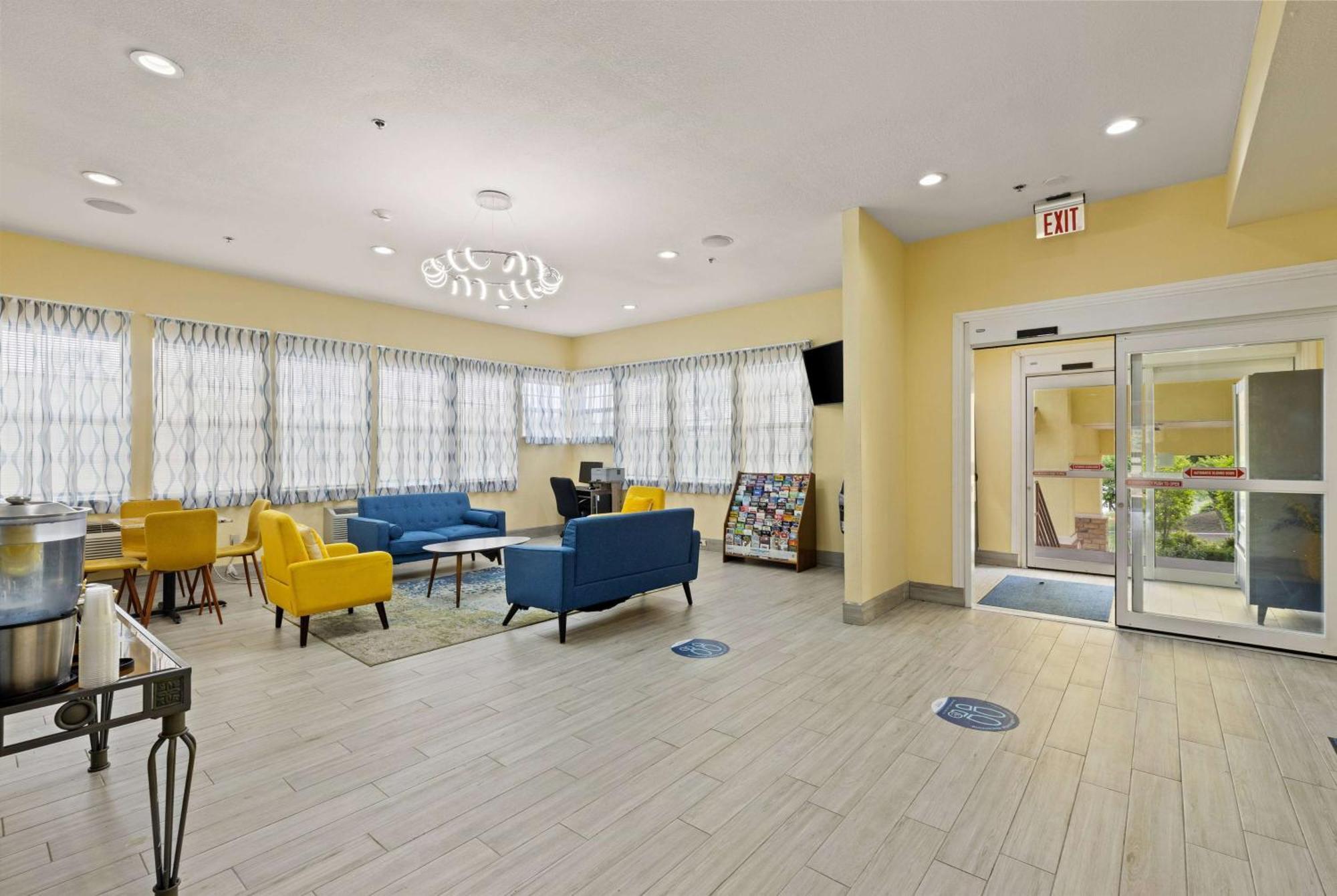 Days & By Wyndham Dfw Airport South-euless Hotel 2*