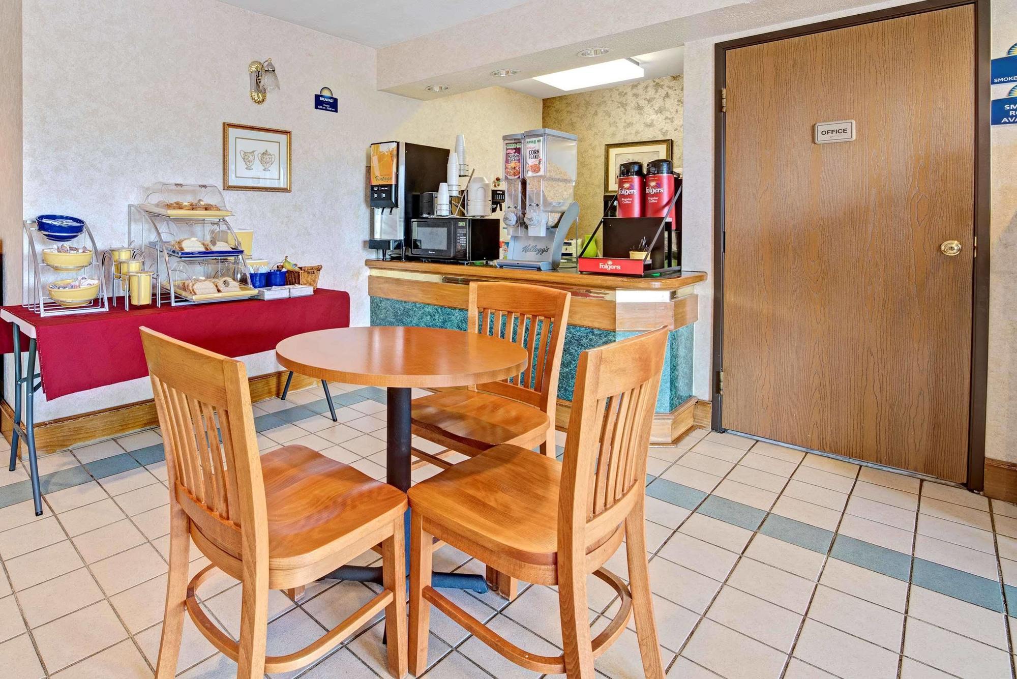 Days & By Wyndham Dfw Airport South-euless Hotel Euless