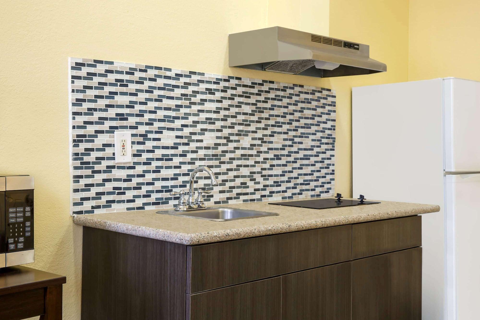 Days & By Wyndham Dfw Airport South-euless Hotel 2*
